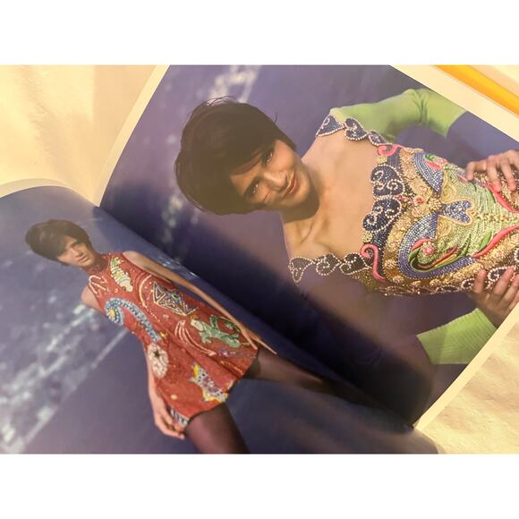 Vogue on Gianni Versace by Charlotte Sinclair. 2017 Hardcover - Picture 7 of 11